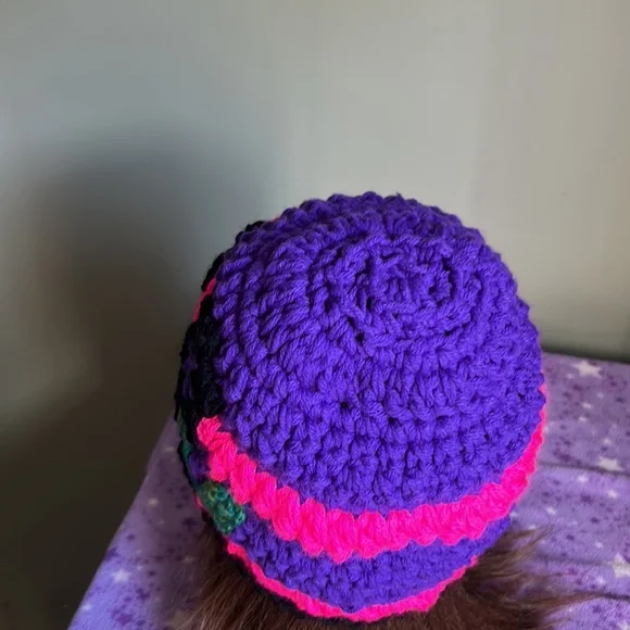 Crochet flower beanie medium acrylic double strings new - Picture 5 of 9